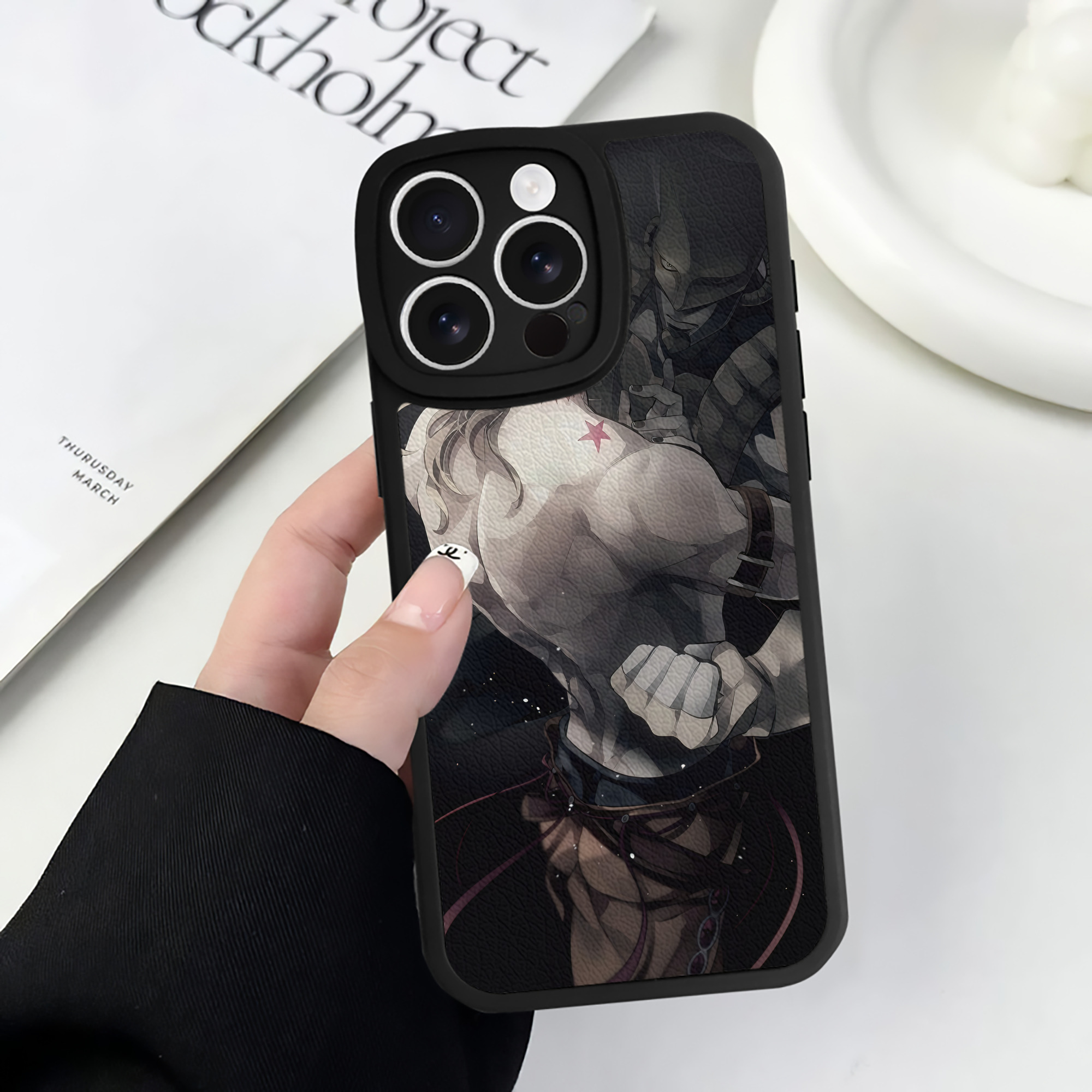 （画像用） ジョジョの奇妙な冒険 JoJo's Bizarre Adventure 【iPhone 16シリーズ対応】シリコンスマホケース（レザー調） 材質：シリコン